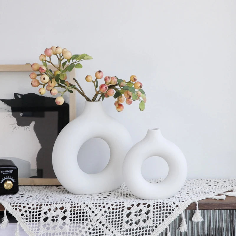 Nordic Plastic Flower Vase – Modern Hollow Circular Decorative Bottle for Home & Office