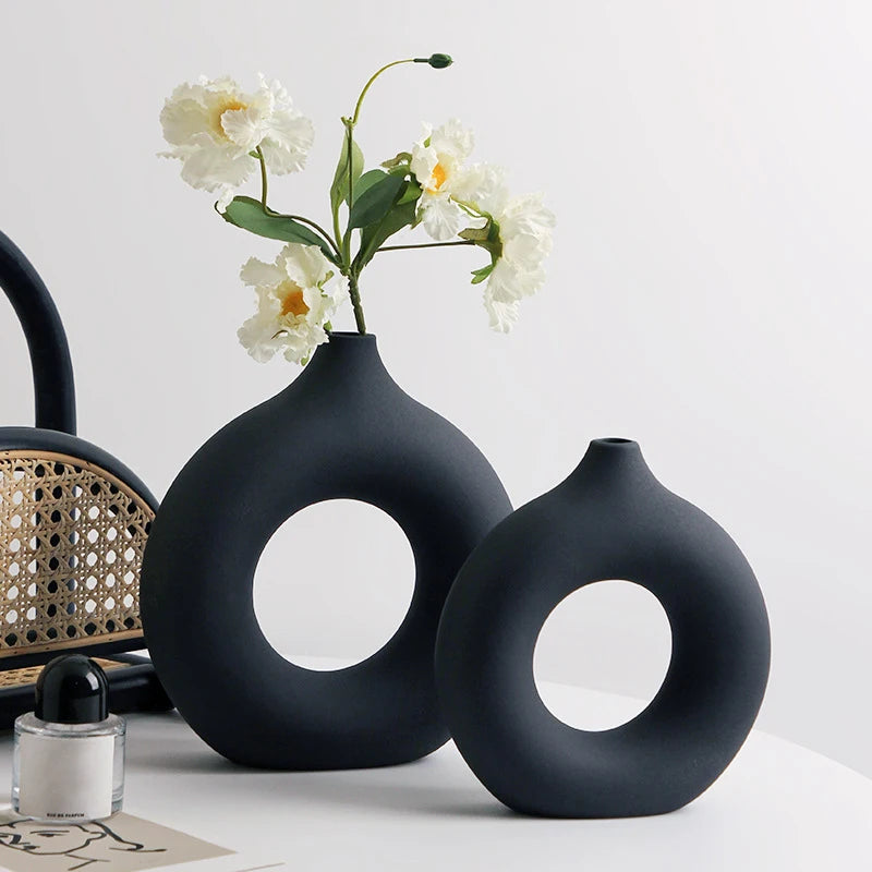 Nordic Plastic Flower Vase – Modern Hollow Circular Decorative Bottle for Home & Office