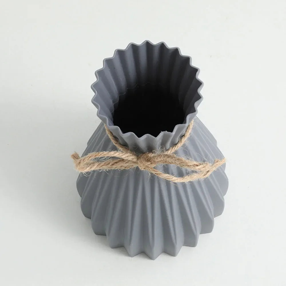 Creative Origami Vase – Modern Folding Plastic Flower Vase for Dry Arrangements