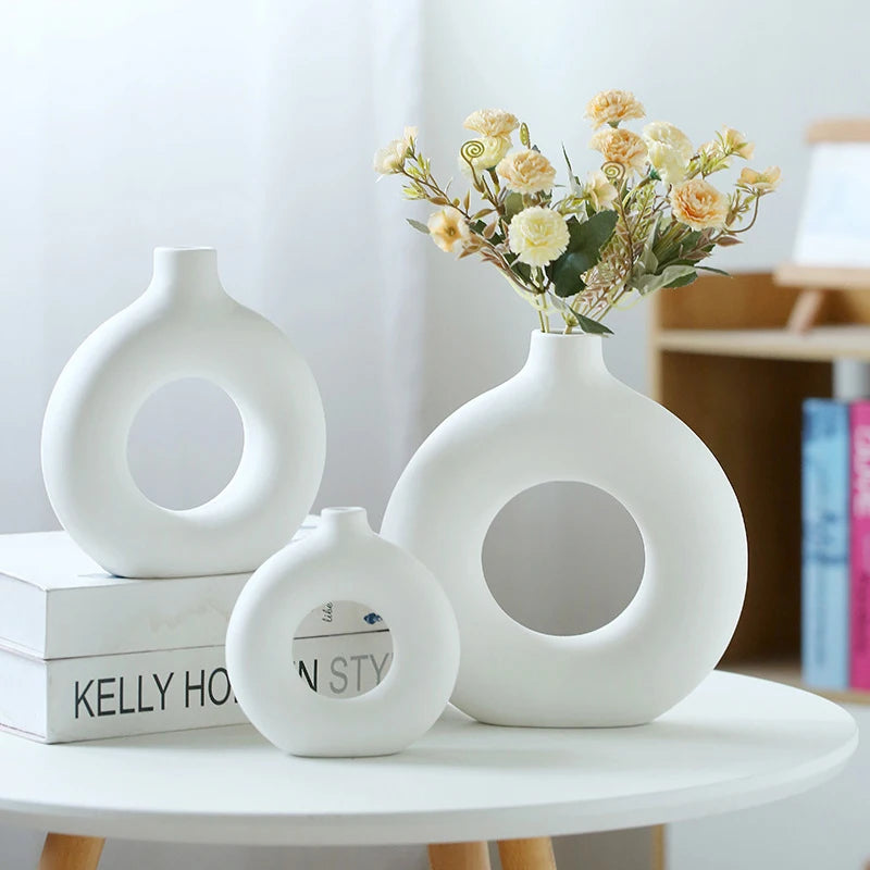 Nordic Plastic Flower Vase – Modern Hollow Circular Decorative Bottle for Home & Office