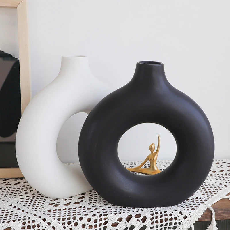 Nordic Plastic Flower Vase – Modern Hollow Circular Decorative Bottle for Home & Office